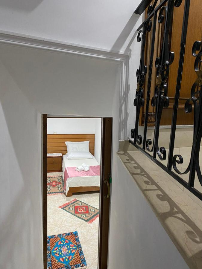 Yuri Guest House Gjirokastër Exteriör bild