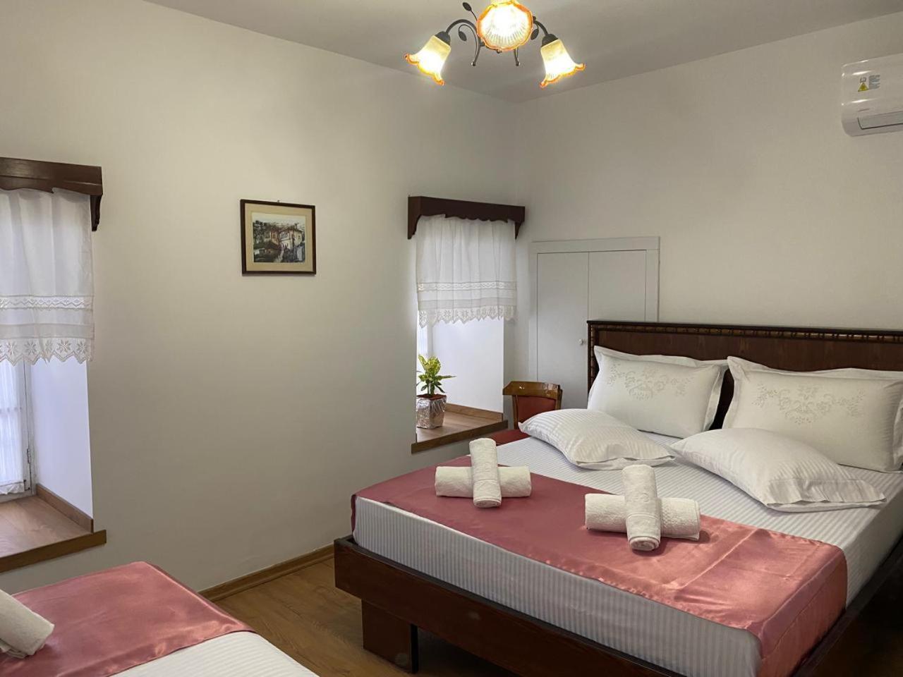 Yuri Guest House Gjirokastër Exteriör bild