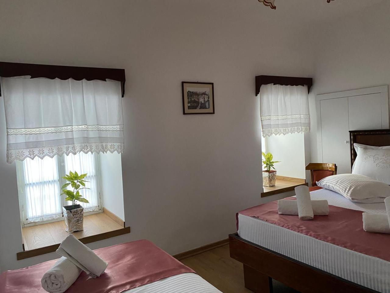 Yuri Guest House Gjirokastër Exteriör bild