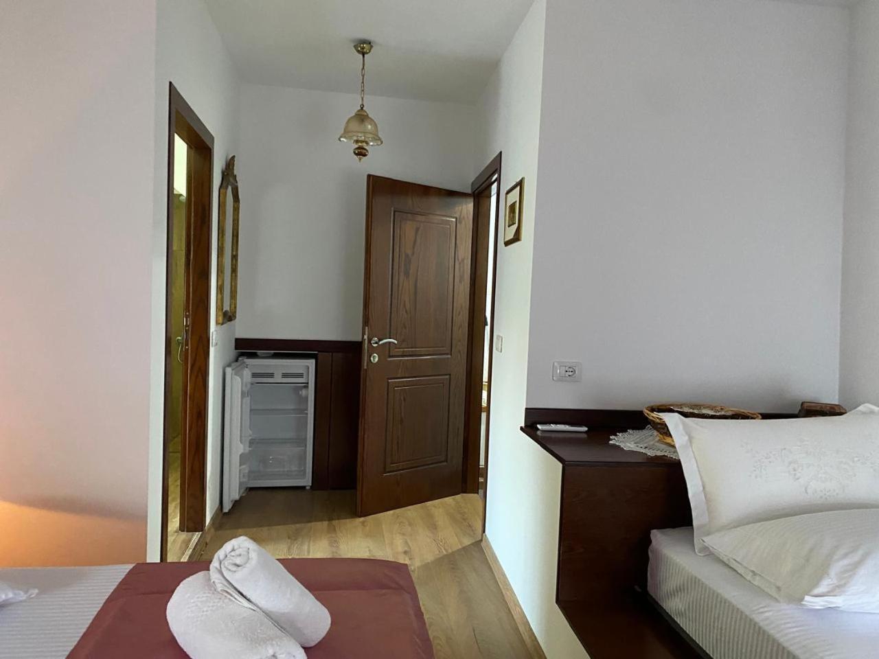 Yuri Guest House Gjirokastër Exteriör bild