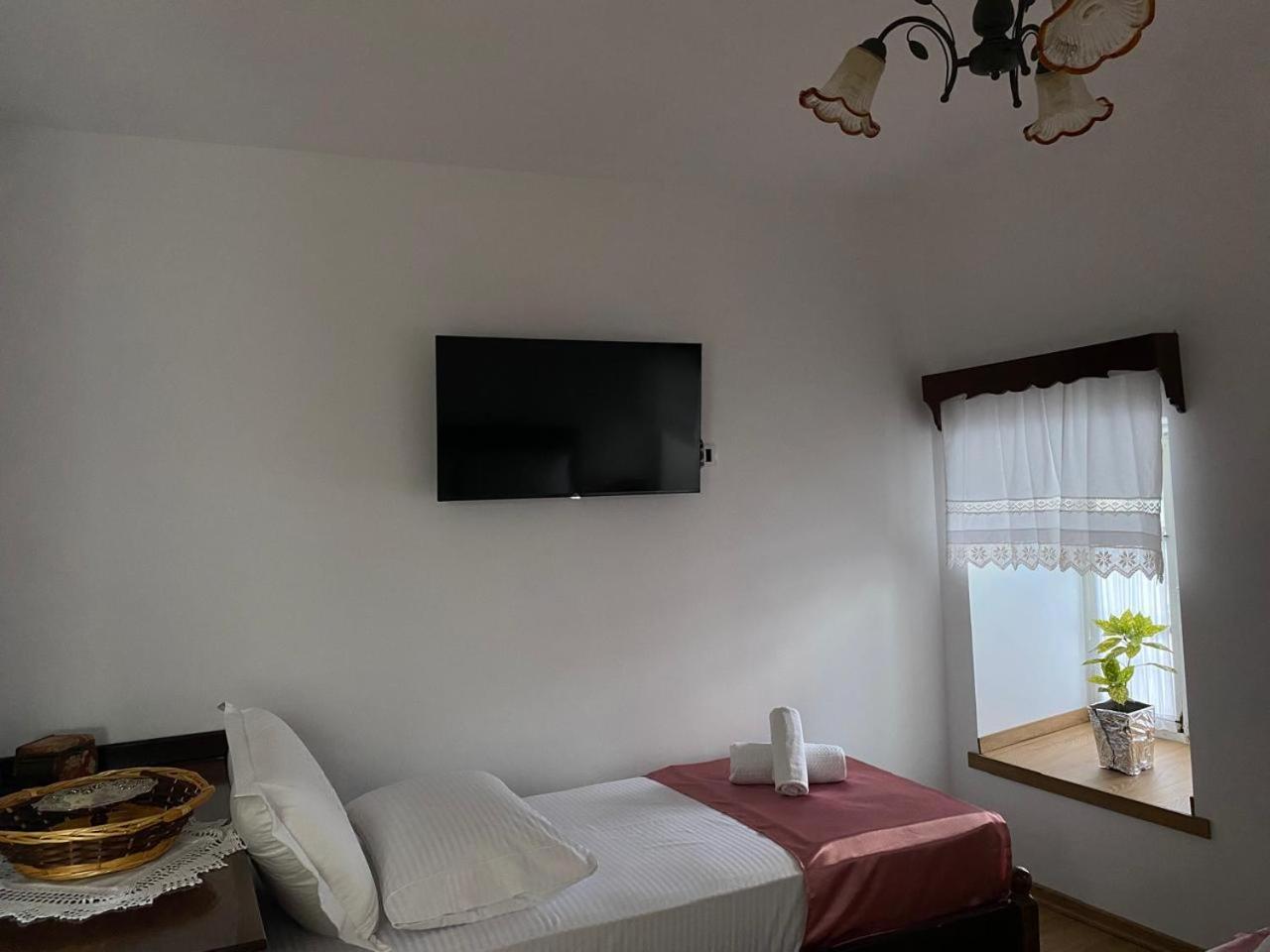 Yuri Guest House Gjirokastër Exteriör bild