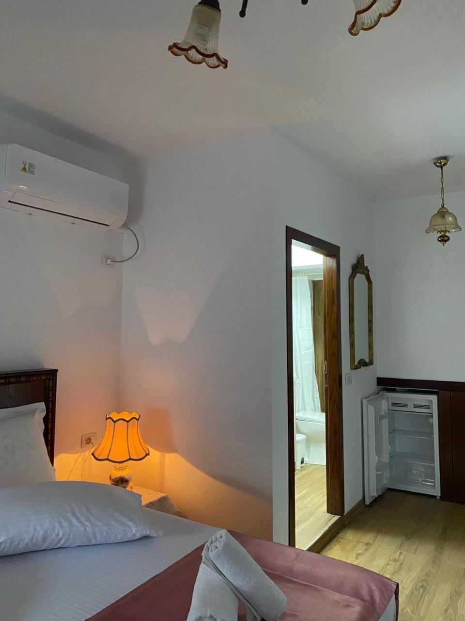 Yuri Guest House Gjirokastër Exteriör bild