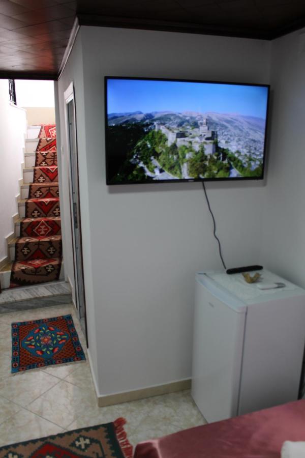Yuri Guest House Gjirokastër Exteriör bild
